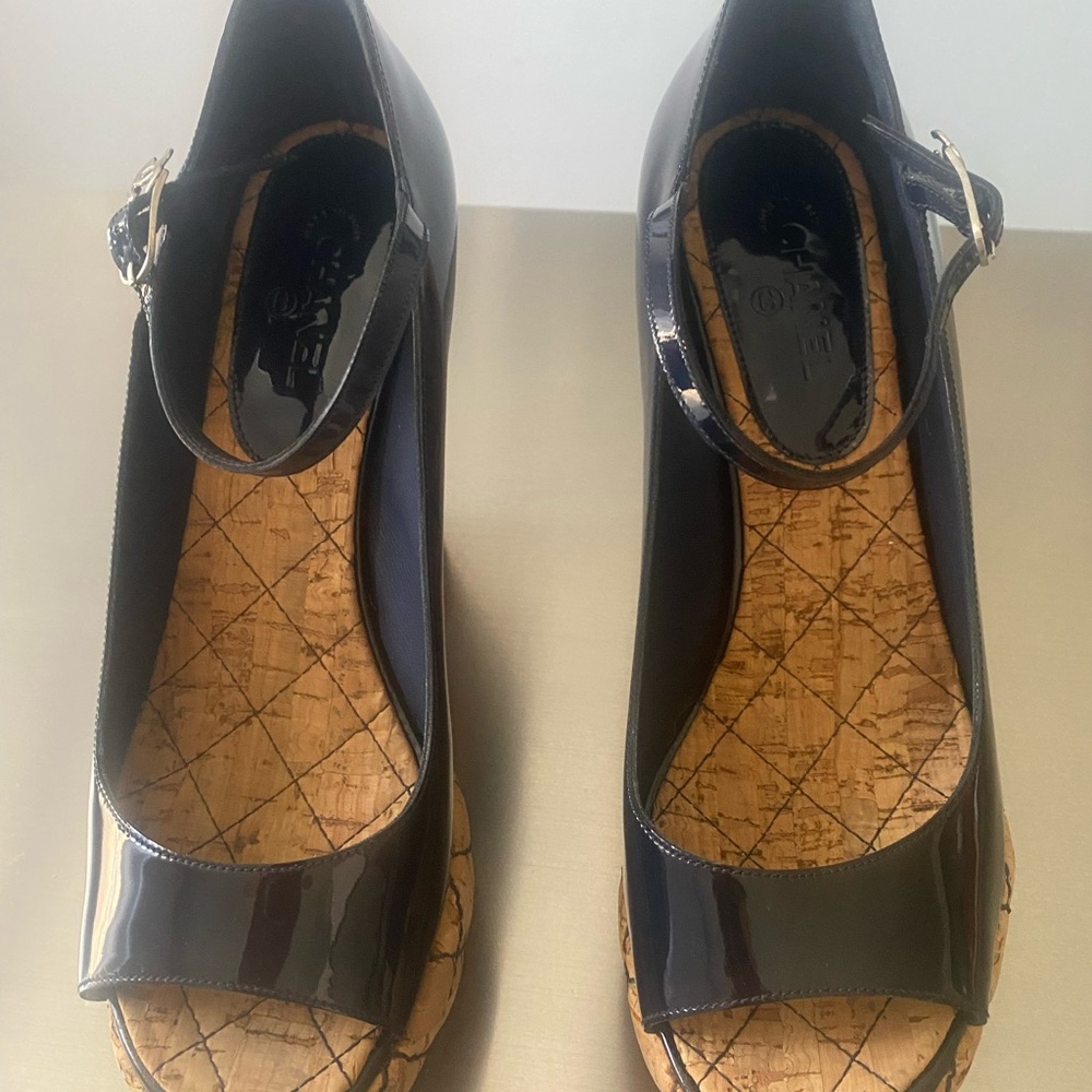 CHANEL Cork Platform Sandals, size 38, Navy Patent Leather, New in original box - Picture 5 of 9